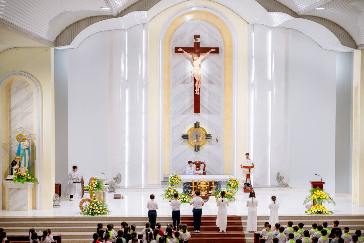 Cung thánh Giáo xứ Đại Hải trong Thánh lễ Trung Thu